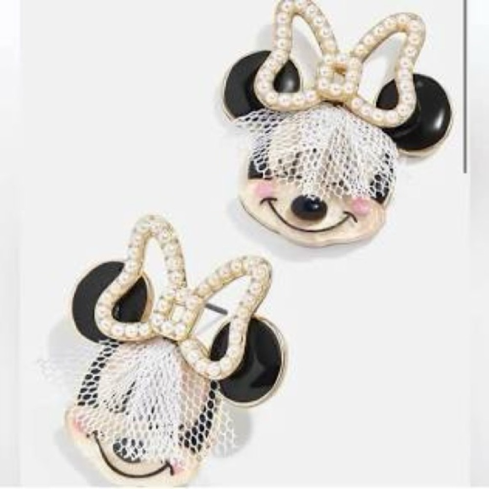 BaubleBar Bridal Minnie Mouse Earrings in Black and Gold with bride veil